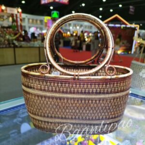 ตะกร้าย่านลิเภาทรงรีหูห่วง